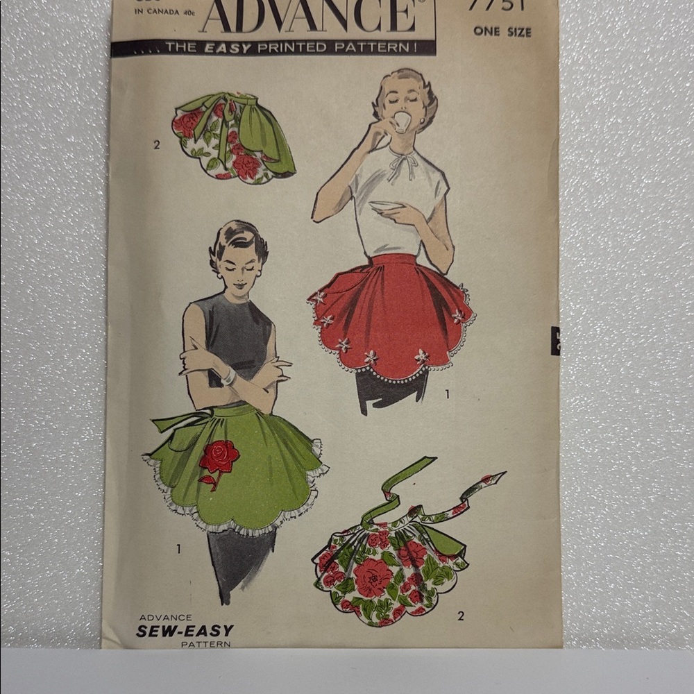 1956 Advance scalloped edge reversible Apron Pattern w/ appliqué